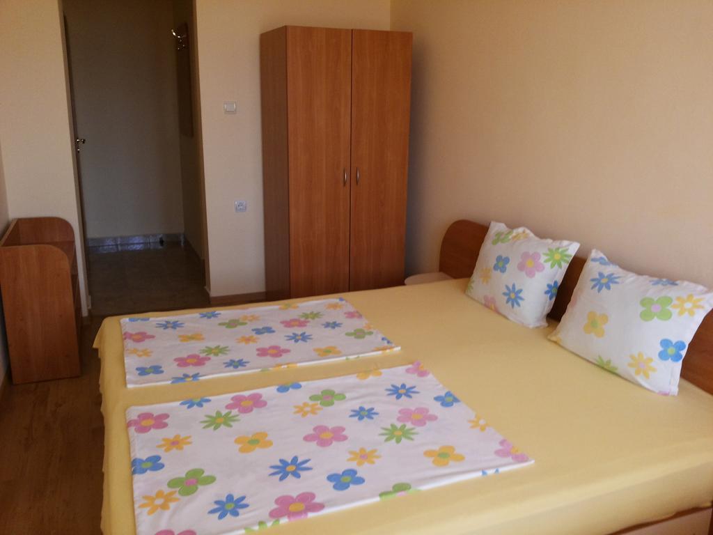 Ivanovi Guest House بريمورسكو الغرفة الصورة