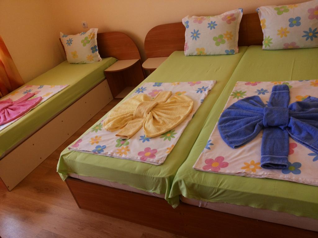 Ivanovi Guest House بريمورسكو الغرفة الصورة